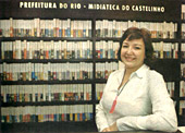 A Diretora Roberta Alencastro comemora o sucesso da reforma da videoteca