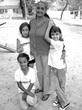 Nereide Barros e as netas alunas da Escola Anne Frank: nenhuma delas conhece o CEC. Foto Mariana Tavares